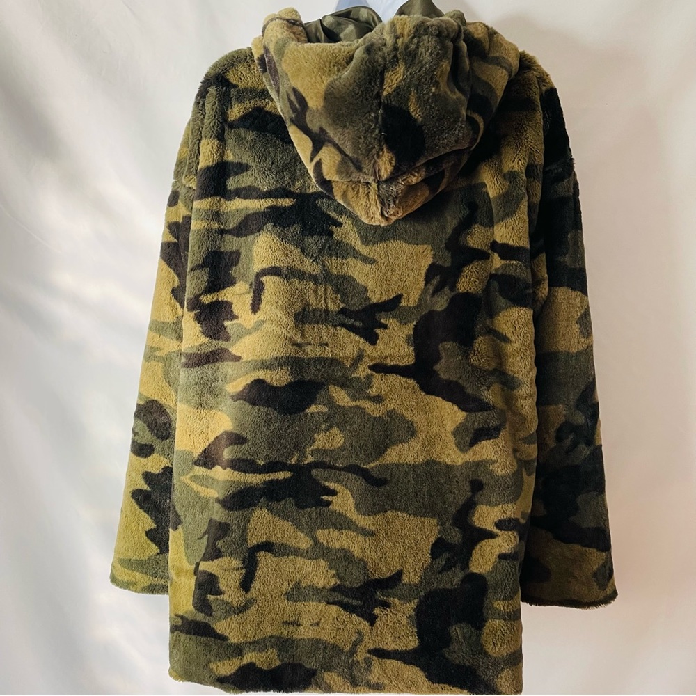 Wild honey fuzzy camo jacket size L. - Picture 8 of 9